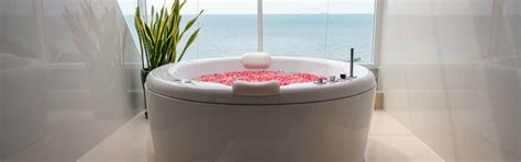 The best hotels with jacuzzis in Metro Manila, Philippines.